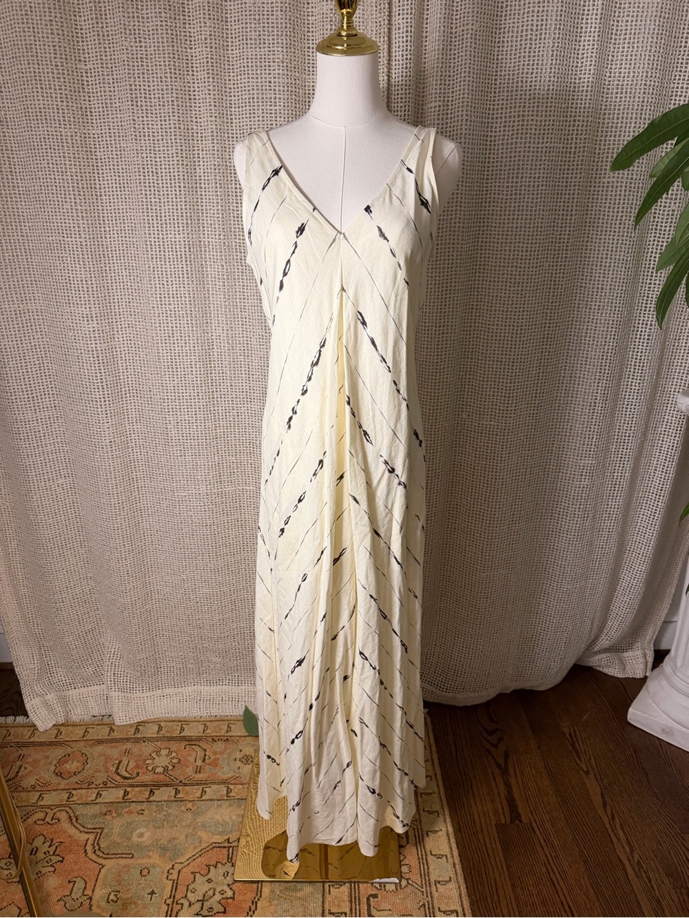 Simply Vera Vera Wang Cream Maxi Dress with Black Stripe Detail